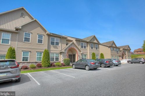8427 Hamilton St, Hummelstown, PA 17036-7092