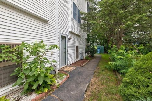 243 Lawlor St, New Britain, CT 06051-1162