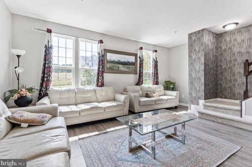 1821 Honeysuckle Ct, Downingtown PA  19335-7202 exterior