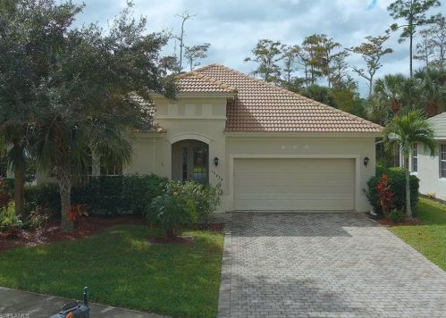 15470 Los Reyes Ln, Naples, FL 34110-2824