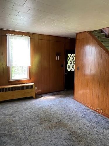 706 Locust St, Penn, PA 15675-9710