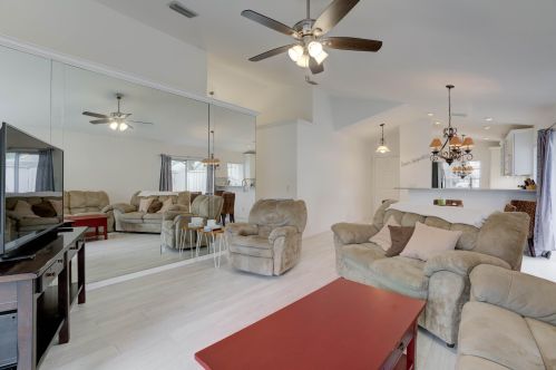 15 Admirals Ct, West Palm Beach, FL 33418-7186
