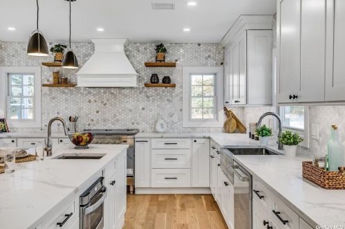 53 Winkle Point Dr, Northport NY  11768-1154 exterior