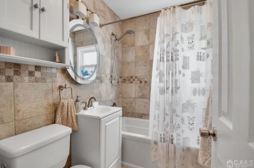 54 Martin Ter, Woodbridge NJ  07095-3413 exterior