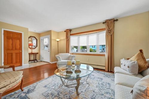 9 New Castle Dr, Washingtonville NY  10992-1735 exterior