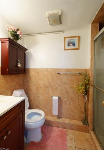 18 Midvale Ave, Lake Hiawatha NJ  07034-1011 exterior