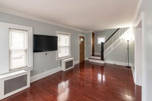 9035 205th St, Jamaica, NY 11423-2730
