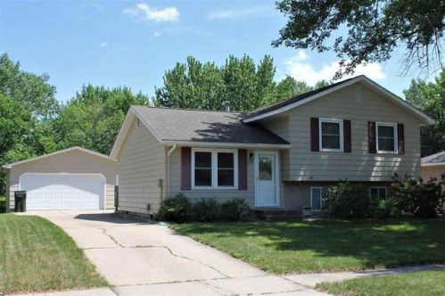 1315 Edgewood Dr, Waterloo, IA 50701-3518