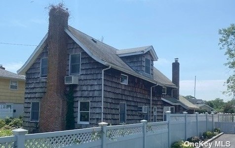 102 Mayhew Ave, Babylon, NY 11702-3617
