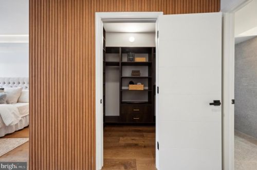 2037 Locust St, Philadelphia PA  19103-5613 exterior