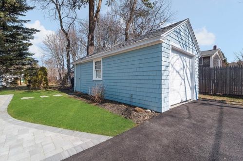 18 Lakeview Dr, South Kingstown RI  02882-1223 exterior