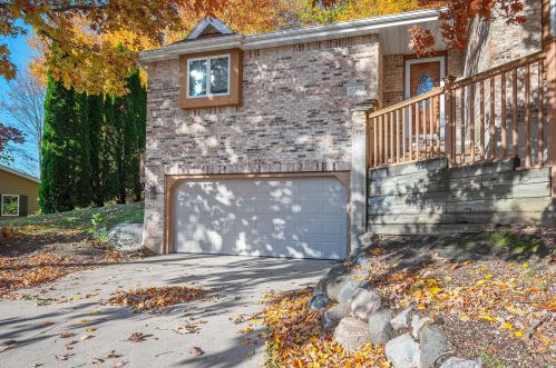 630 Highview Dr, Slinger, WI 53086-9401