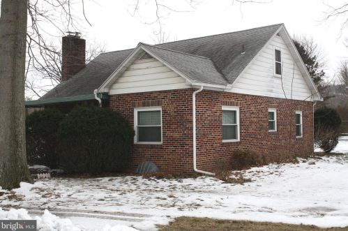 1051 Water Gap Ln, Water Gap, PA 17018-9492