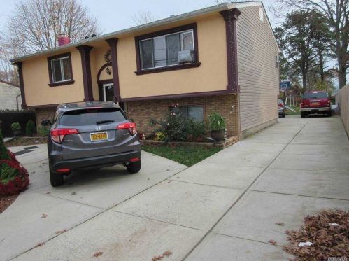 60 Patton Ave, Wheatley Heights NY  11798-4211 exterior