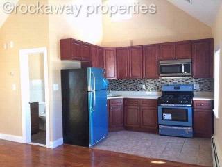 305 Beach 89th St, Far Rockaway, NY 11693-1408