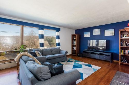 691 Millbrook Rd, Middletown CT  06457-5523 exterior