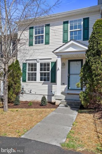 507 Hupps Hill Ct, Strasburg, VA 22657-2396