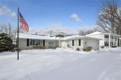 1832 Halls Carriage Path, Cleveland, OH 44145-2031