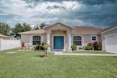 6121 Drophy Ave, Fort Pierce, FL 34986-3774