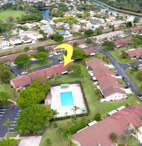 7 Farnworth Dr, Boynton Beach FL  33426-8121 exterior