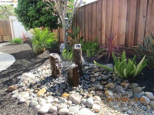 1886 Ventura Dr, West Pittsburg CA  94565-6476 exterior