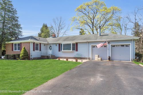 24 Ridge Rd, Morganville, NJ 07751-1139
