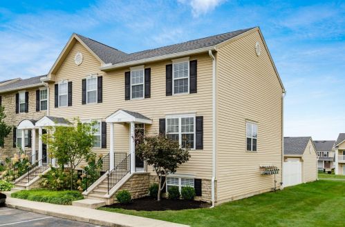 251 Oxford Oak Dr, Blacklick, OH 43004-8454