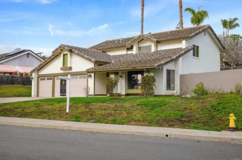 767 Venus View Dr, Vista, CA 92081-6628