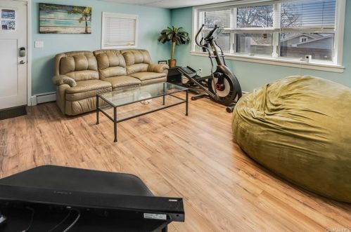 19 Hillcrest Ave, Crotonville NY  10562-1921 exterior