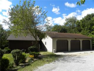 3973 Autumn Leaf Ct, Twin View Heights, IA 52333-9201
