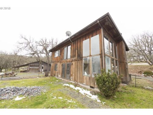 1835 State Rd, Mosier, OR 97040-9738