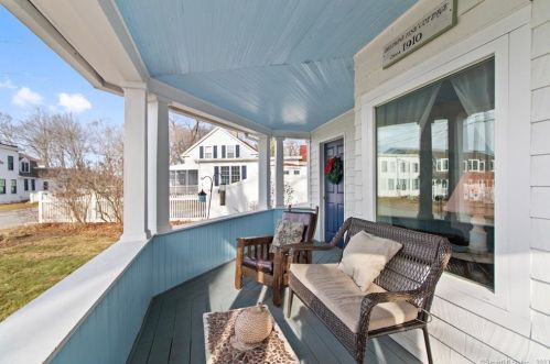 3 Riverside Pl, Gales Ferry CT  06335-1442 exterior