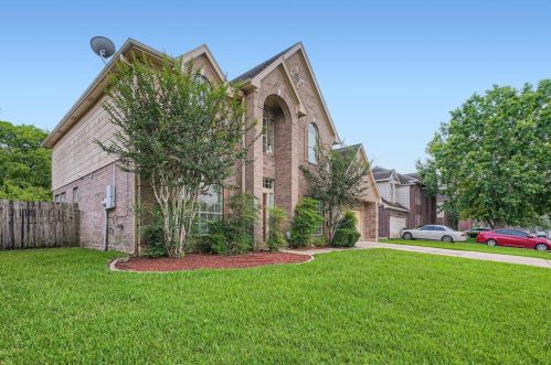 2501 Piney Woods Dr, Pearland, TX 77581-5865