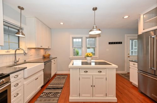 4166 1st St, Milwaukee, WI 53207-4306