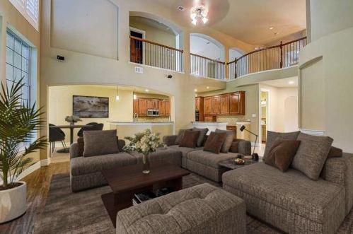 1007 Sparrow Dr, Plano, TX 75094-3909
