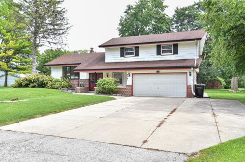 9042 Silver Brook Ln, Milwaukee, WI 53223-2210
