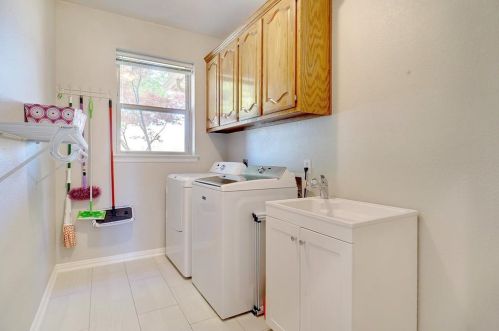 1305 Oak Dr, Lewisville TX  75028-3604 exterior