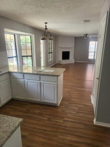 1525 Stratford Dr, Midlothian TX  76063-3357 exterior