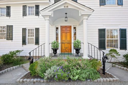 416 Erskine Rd, Stamford, CT 06903-1529