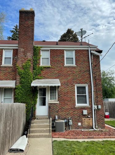 220 Hollywood Ave, Hammond, IN 46321-1020