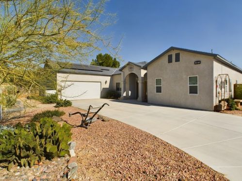 13577 Dean Ave, Victorville, CA 92395-9528