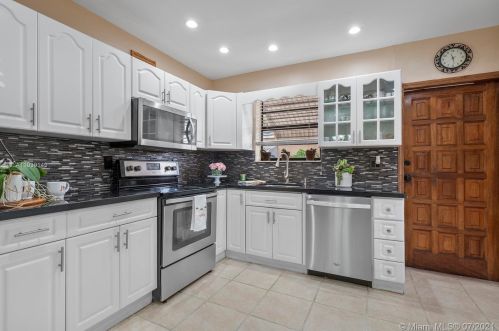 52 50th Pl, Hialeah, FL 33013-1445