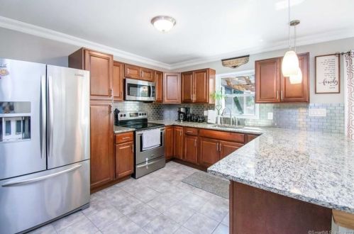105 Orange St, Stamford, CT 06902-4205