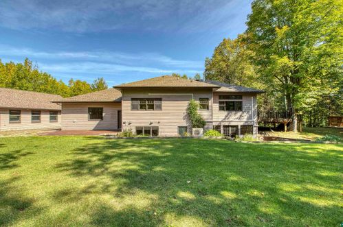 5078 Arrowhead Rd, Duluth MN 55811-1453 exterior