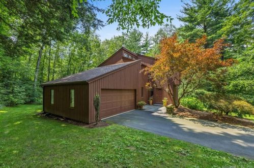 11 Duncaster Wood, Granby, CT 06035-1917