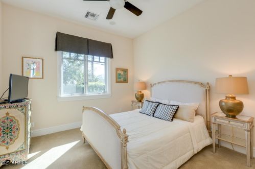 5621 Calle Camelia, Phoenix AZ 85018-4617 exterior