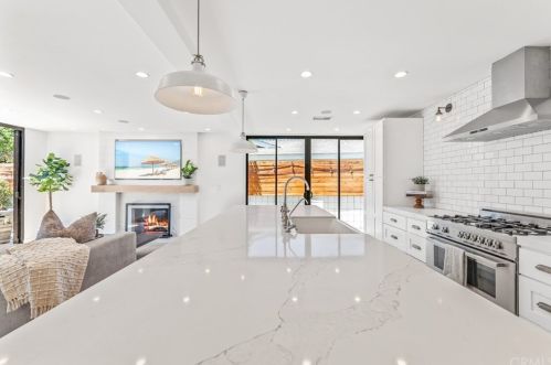 117 Harvard Ln, Seal Beach CA  90740-2508 exterior