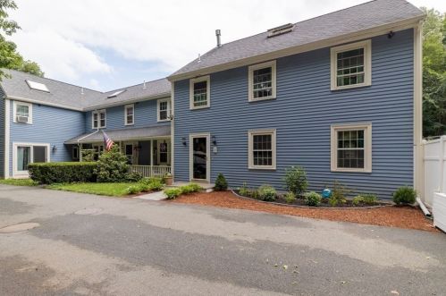 77 Maple St, Middleton, MA 01949-2235