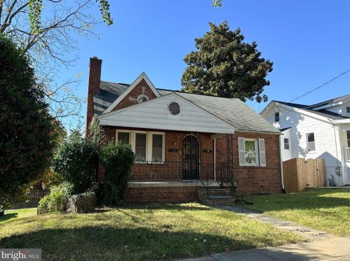 3900 25th Pl, Washington, DC 20018-3123