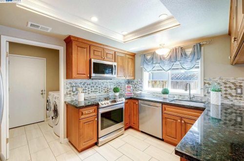 3530 Whitehall Ct, Pleasanton CA  94588-3507 exterior